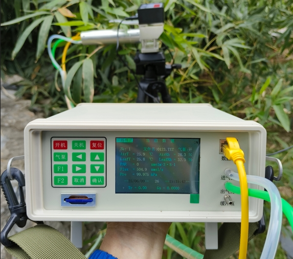 1747358366548699.jpg 主機(jī)+手柄.jpg